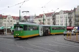 Posen Straßenbahnlinie 2 mit Gelenkwagen 672 in der Kreuzung Rynek Jeżycki/Kraszewskiego (2009)