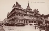 Postkarte: Lyon vor Palais du Commerce (1920)