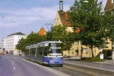 Postkarte: München Straßenbahnlinie 19 mit Niederflurgelenkwagen 2122 am Rathaus Pasing (1995)