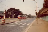 Prag Straßenbahnlinie 19 mit Triebwagen 8042 auf Sokolovská (1983)