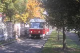 Prag Straßenbahnlinie 22 mit Triebwagen 7070 auf Mariánské hradby (2005)