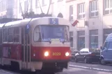 Prag Straßenbahnlinie 5 mit Triebwagen 8029 auf Karmelitská (2005)