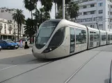 Rabat Straßenbahnlinie L2 mit Niederflurgelenkwagen 019 auf Place Melillia (2018)