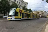 Riga Straßenbahnlinie 11 mit Niederflurgelenkwagen 57191 auf Aspazijas bulvāris (2018)