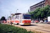 Riga Straßenbahnlinie 2 mit Gelenkwagen 3-247 am Grēcinieku iela (1992)