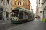 Rom Straßenbahnlinie 14 mit Niederflurgelenkwagen 9010 auf Via Daniele Manin (2016)