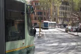 Rom Straßenbahnlinie 8 mit Niederflurgelenkwagen 9106 auf Viale Trastevere (2010)