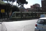 Rom Straßenbahnlinie 8 mit Niederflurgelenkwagen 9250 auf Viale Trastevere, von der Seite gesehen (2010)