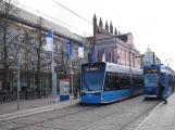 Rostock Straßenbahnlinie 1 mit Niederflurgelenkwagen 606 am Neuer Markt (2015)
