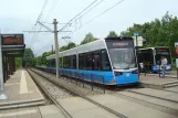 Rostock Straßenbahnlinie 1 mit Niederflurgelenkwagen 613 am Dierkower Kreuz (2015)