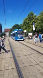 Rostock Straßenbahnlinie 1 mit Niederflurgelenkwagen 666 am Neuer Markt (2022)