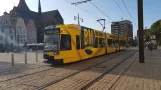 Rostock Straßenbahnlinie 1 mit Niederflurgelenkwagen 671 am Neuer Markt (2022)
