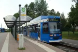 Rostock Straßenbahnlinie 5 mit Niederflurgelenkwagen 652 am Mecklenburger Allee (2011)