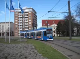 Rostock Straßenbahnlinie 5 mit Niederflurgelenkwagen 658 auf Neuer Markt (2015)