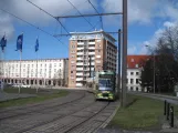 Rostock Straßenbahnlinie 5 mit Niederflurgelenkwagen 660 auf Neuer Markt (2015)