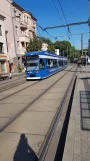 Rostock Straßenbahnlinie 5 mit Niederflurgelenkwagen 684 auf Doberaner Platz (2022)