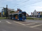 Rostock Straßenbahnlinie 6 mit Niederflurgelenkwagen 651 auf Neuer Markt (2010)