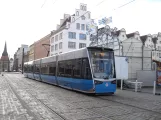 Rostock Zusätzliche Linie 2 mit Niederflurgelenkwagen 601 auf Neuer Markt (2015)