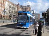 Rostock Zusätzliche Linie 2 mit Niederflurgelenkwagen 689, die Rückseite Lange Str. (2015)