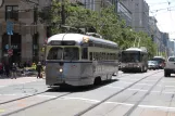 San Francisco F-Market & Wharves mit Triebwagen 1060 auf Market & Kearny (2010)