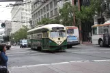 San Francisco F-Market & Wharves mit Triebwagen 1062nah Market & Van Ness (2010)