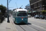 San Francisco F-Market & Wharves mit Triebwagen 1076nah Beach & Mason (2010)