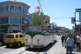 San Francisco F-Market & Wharves mit Triebwagen 228 auf Jefferson Street (2010)