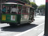 San Francisco Kabelstraßenbahn Powell-Hyde mit Kabelstraßenbahn 13 auf Columbus Avenue (2009)