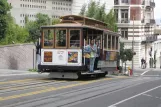 San Francisco Kabelstraßenbahn Powell-Hyde mit Kabelstraßenbahn 27 auf Powell Street (2010)