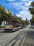 San Francisco Kabelstraßenbahn Powell-Mason mit Kabelstraßenbahn 1 am Taylor & Bay (2022)