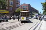 San Francisco Kabelstraßenbahn Powell-Mason mit Kabelstraßenbahn 11 am Taylor & Bay (2010)
