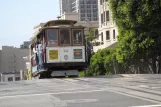 San Francisco Kabelstraßenbahn Powell-Mason mit Kabelstraßenbahn 12 auf Powell Street (2010)