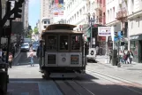 San Francisco Kabelstraßenbahn Powell-Mason mit Kabelstraßenbahn 21 auf Powell Street, Vorderansicht (2010)