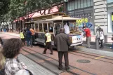 San Francisco Kabelstraßenbahn Powell-Mason mit Kabelstraßenbahn 24 am Market & Powell (2010)