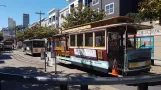 San Francisco Kabelstraßenbahn Powell-Mason mit Kabelstraßenbahn 7 am Taylor & Bay (2021)