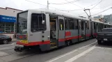 San Francisco Straßenbahnlinie N Judah mit Gelenkwagen 1536 nahe bei 9th & Irving (2021)