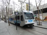 San Jose Blue Line (901) mit Niederflurgelenkwagen 927 am Santa Clara (N) (2023)