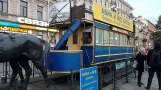 Sankt Petersburg Pferdestraßenbahnwagen 141 vor Metro Vasileostrovskaya (2017)