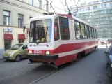 Sankt Petersburg Straßenbahnlinie 16 mit Triebwagen 8324 auf Zagorodnyi prospekt (2009)