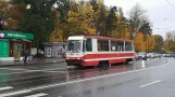 Sankt Petersburg Straßenbahnlinie 38 mit Triebwagen 0411 am Metro Politekhnicheskaya (2017)
