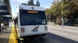 Santa Clara Regionallinie Green 902 mit Niederflurgelenkwagen 996 am Civic Center (2018)