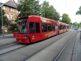 Schwerin Straßenbahnlinie 1 mit Niederflurgelenkwagen 816 am Platz der Jugend (2023)