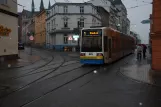 Schwerin Straßenbahnlinie 1 mit Niederflurgelenkwagen 825 nahe bei Marienplatz (2012)