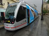 Sevilla Straßenbahnlinie T1 mit Niederflurgelenkwagen 303 am Archivo de Indias (2023)