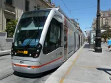 Sevilla Straßenbahnlinie T1 mit Niederflurgelenkwagen 304 am Archivo de Indias (2014)