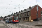 Sheffield Straßenbahnlinie Gelb mit Niederflurgelenkwagen 113 auf Middlewood Road (2011)