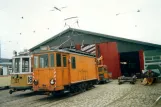 Skjoldenæsholm Triebwagen 327 vor Remise 1 (2002)