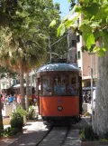 Sóller Straßenbahnlinie mit Triebwagen 20 auf Carrer de la Marina (2013)
