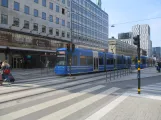 Stockholm Straßenbahnlinie 7S Spårväg City mit Niederflurgelenkwagen 4 auf Sergels torg (2019)