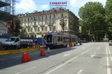 Turin Straßenbahnlinie 9 mit Gelenkwagen 5007 nahe bei Porta Nuova (2016)